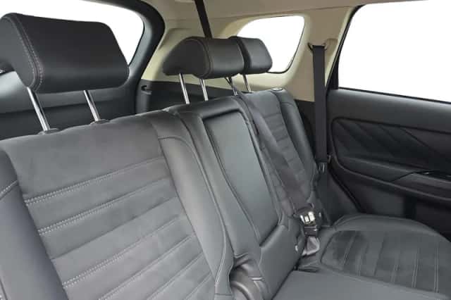 Mitsubishi Outlander (2015) thumbnail 15