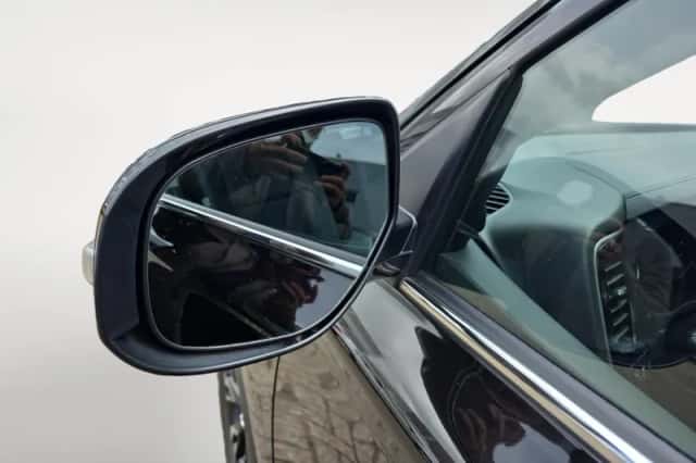 Mitsubishi Outlander (2015) thumbnail 16