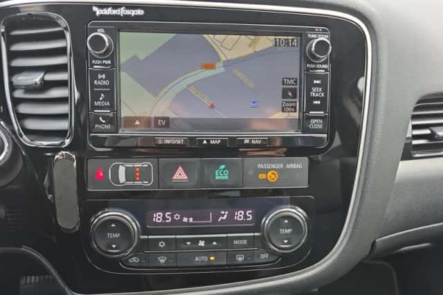 Mitsubishi Outlander (2015) thumbnail 21