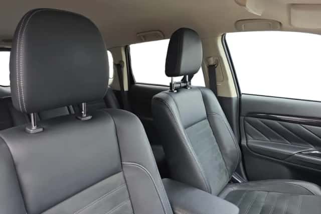 Mitsubishi Outlander (2015) thumbnail 22