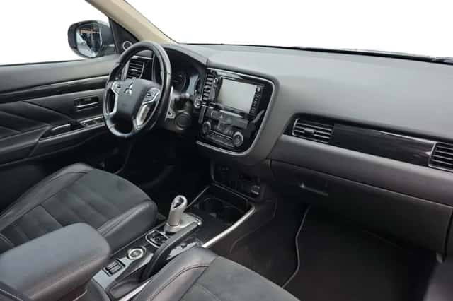 Mitsubishi Outlander (2015) thumbnail 25