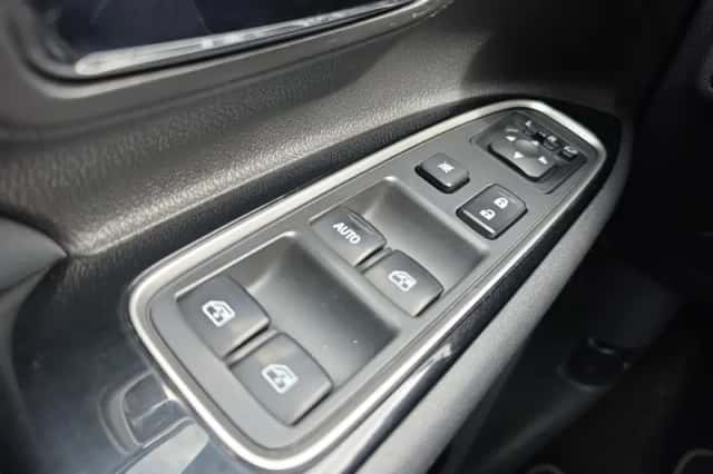 Mitsubishi Outlander (2015) thumbnail 28