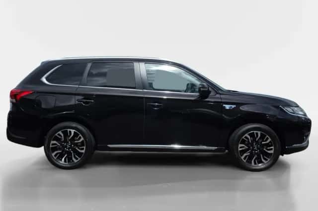 Mitsubishi Outlander (2015) thumbnail 4