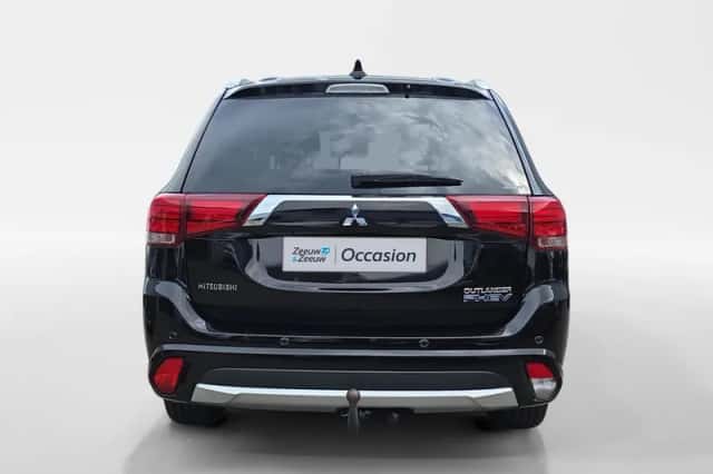 Mitsubishi Outlander (2015) thumbnail 6