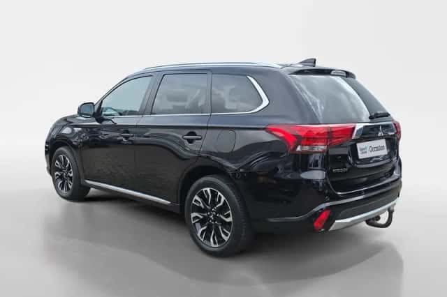 Mitsubishi Outlander (2015) thumbnail 7