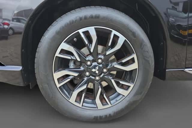 Mitsubishi Outlander (2015) thumbnail 10