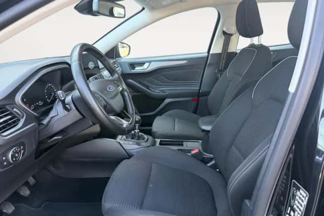 Ford Focus (2022) thumbnail 12
