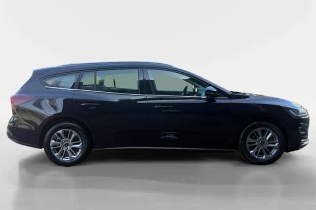Ford Focus (2022) thumbnail 4
