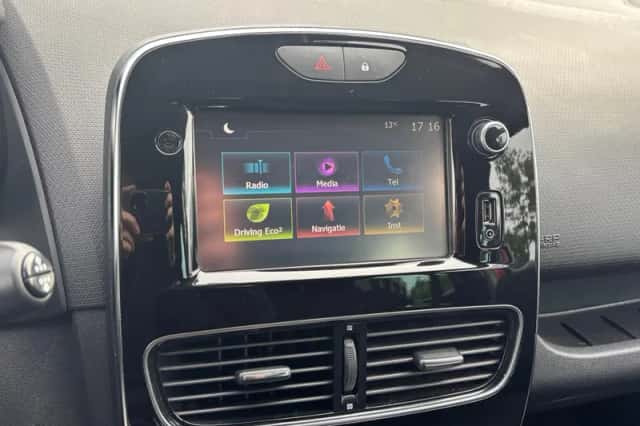 Renault Clio (2016) thumbnail 22