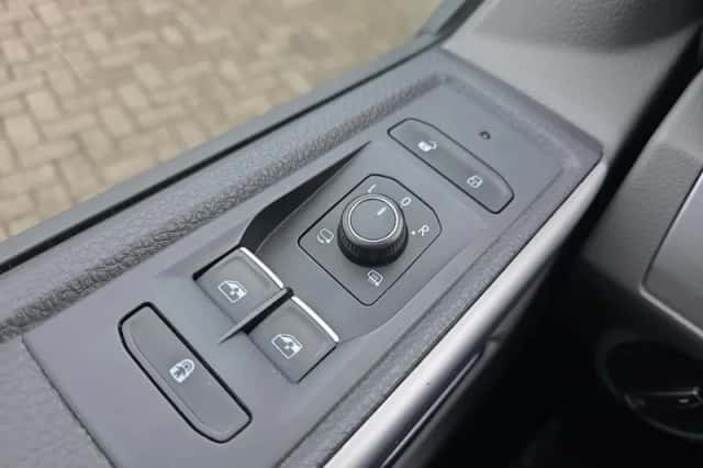 Volkswagen Transporter (2020) thumbnail 21