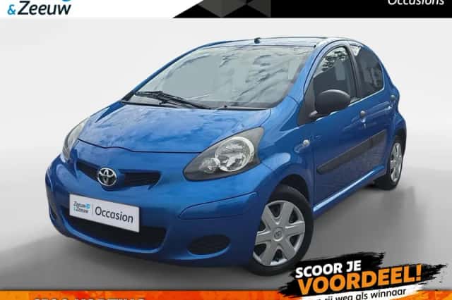 Toyota Aygo (2010) thumbnail 1