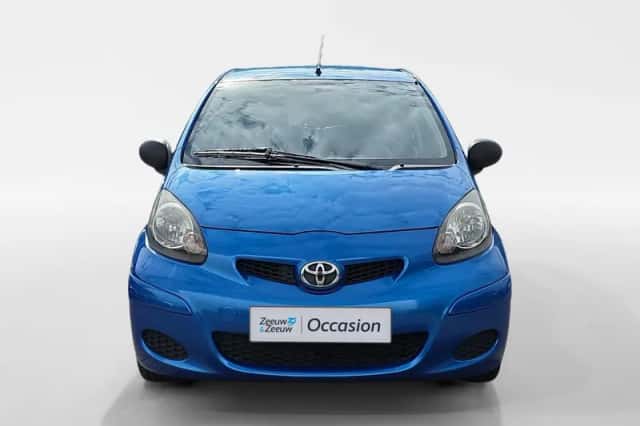 Toyota Aygo (2010) thumbnail 2