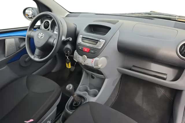 Toyota Aygo (2010) thumbnail 11