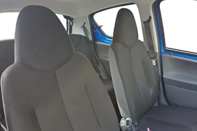 Toyota Aygo (2010) thumbnail 12