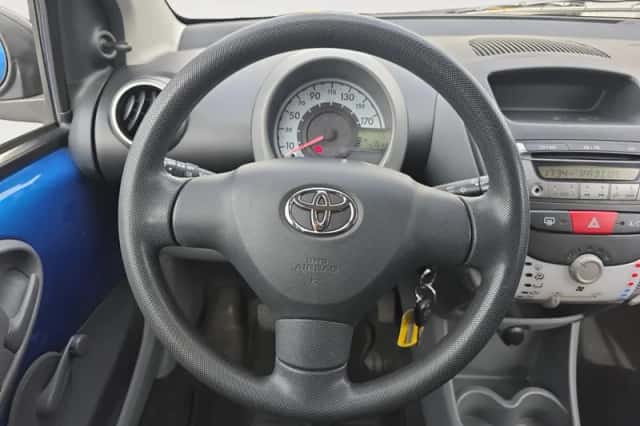 Toyota Aygo (2010) thumbnail 16