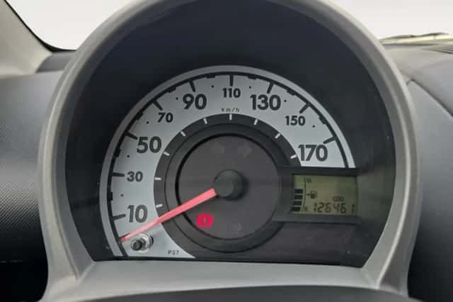 Toyota Aygo (2010) thumbnail 18