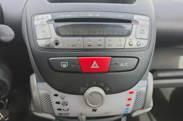 Toyota Aygo (2010) thumbnail 20