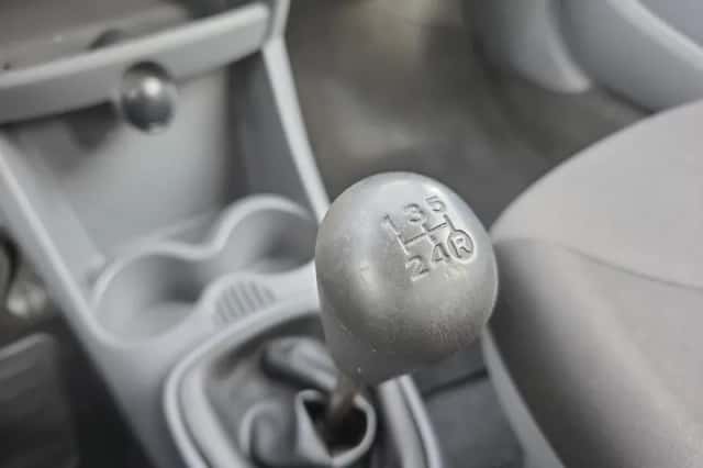 Toyota Aygo (2010) thumbnail 22