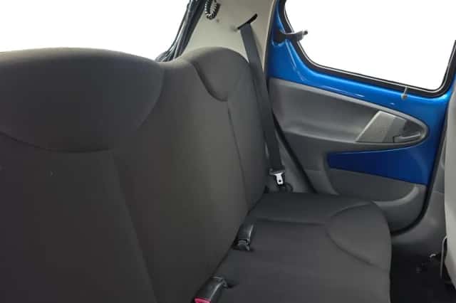 Toyota Aygo (2010) thumbnail 23