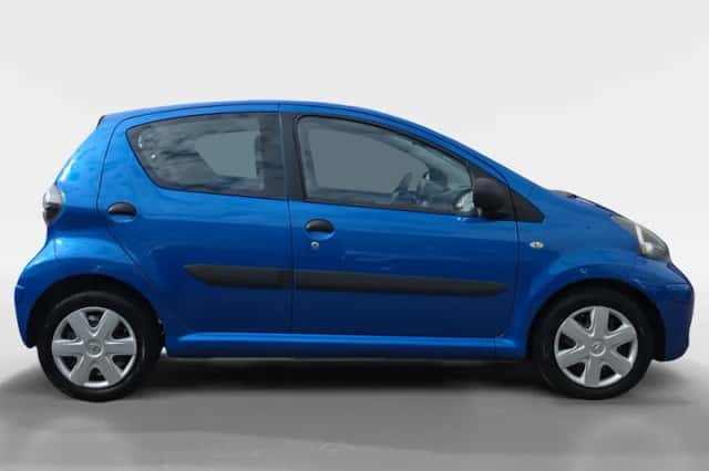 Toyota Aygo (2010) thumbnail 4