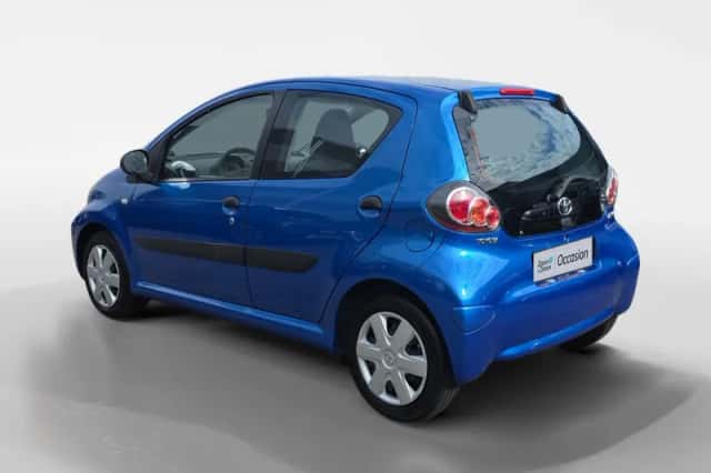Toyota Aygo (2010) thumbnail 7