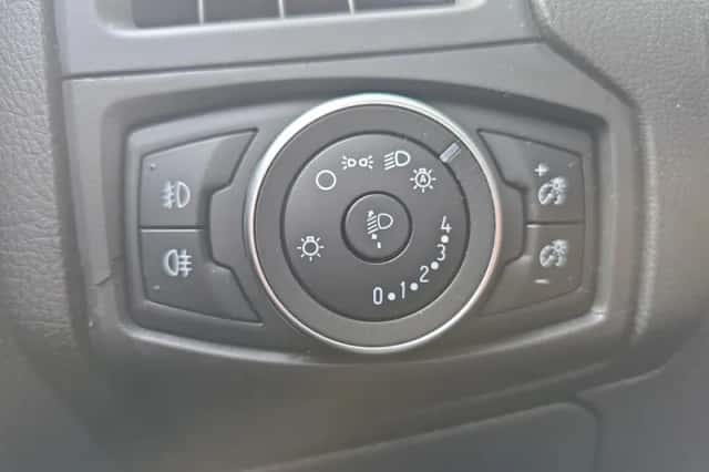 Ford Focus (2015) thumbnail 25