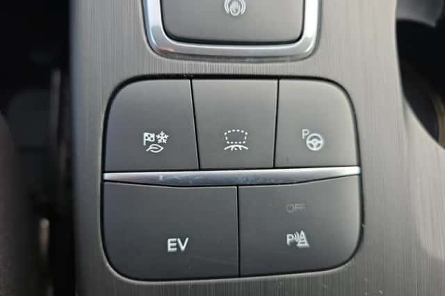 Ford Kuga (2023) thumbnail 27
