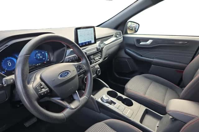 Ford Kuga (2023) thumbnail 10