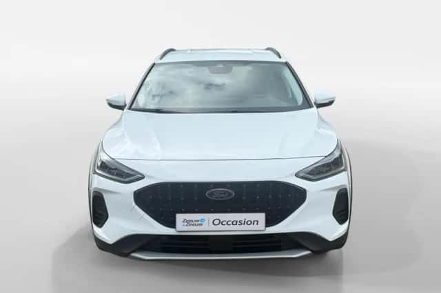 Ford Focus (2022) thumbnail 2