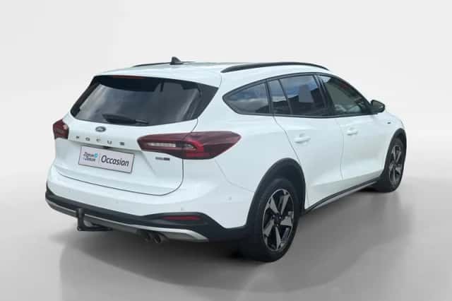 Ford Focus (2022) thumbnail 5