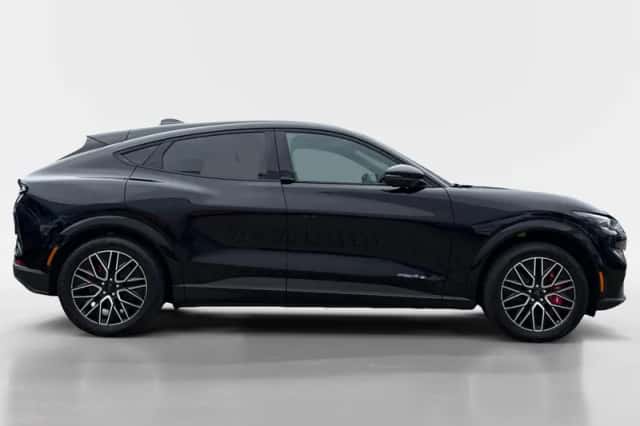 Ford Mustang Mach-E (2026) thumbnail 6