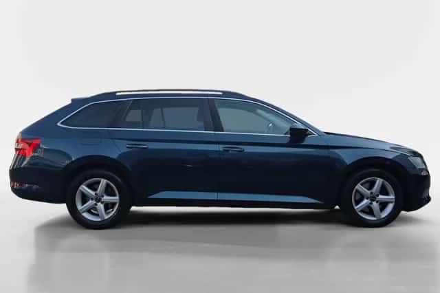 Škoda Superb (2016) thumbnail 4