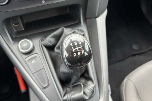 Ford Focus (2015) thumbnail 17