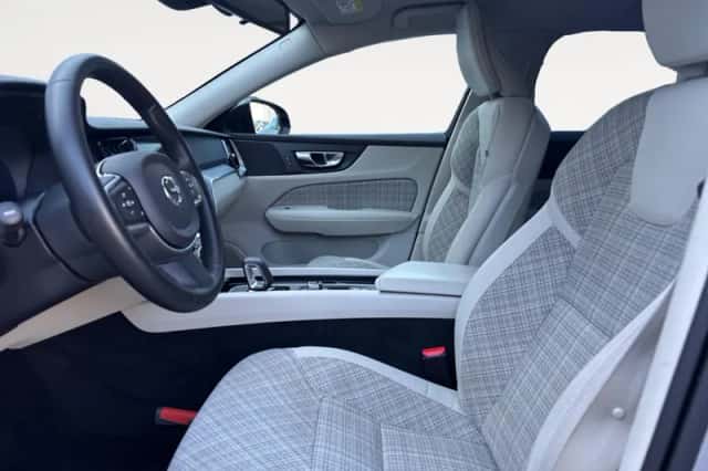 Volvo V60 (2022) thumbnail 11