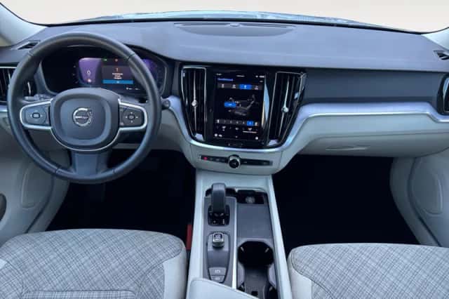 Volvo V60 (2022) thumbnail 8
