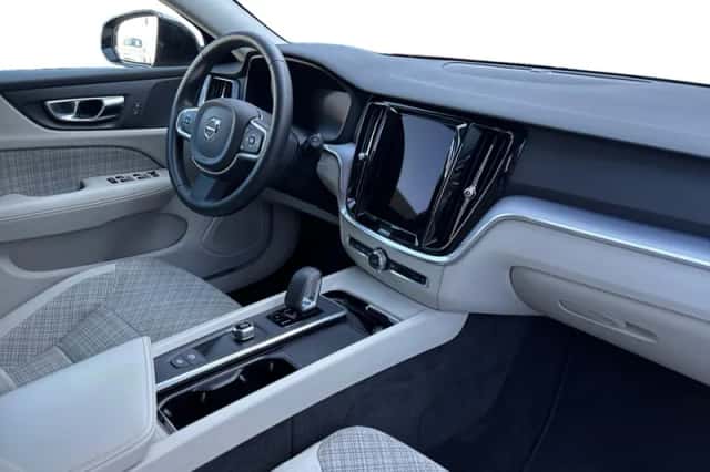 Volvo V60 (2022) thumbnail 9