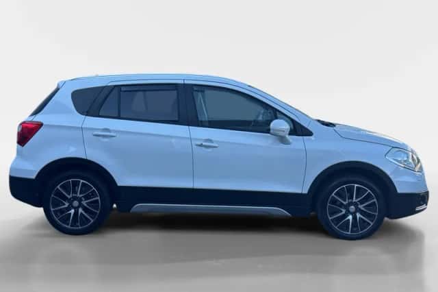 Suzuki S-Cross (2014) thumbnail 5