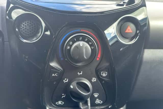 Peugeot 108 (2017) thumbnail 19