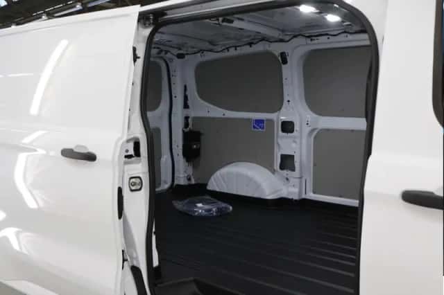 Ford E-Transit Custom (2026) thumbnail 17