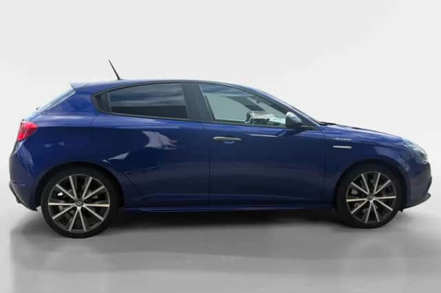 Alfa Romeo Giulietta (2017) thumbnail 4