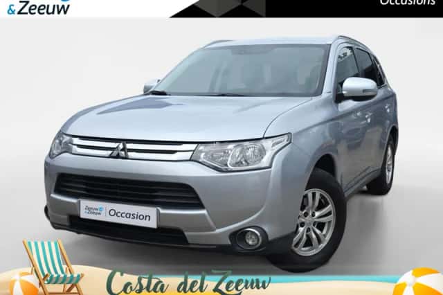 Mitsubishi Outlander (2015) thumbnail 1