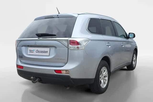 Mitsubishi Outlander (2015) thumbnail 6