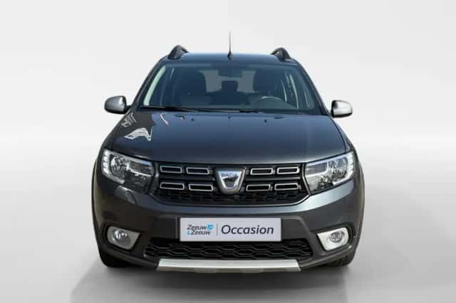 Dacia Sandero Stepway (2017) thumbnail 2