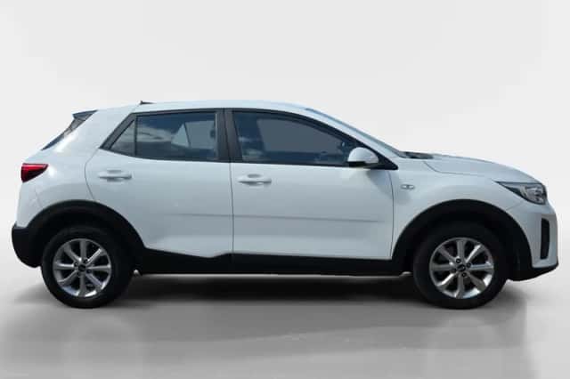 Kia Stonic (2017) thumbnail 4