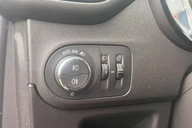 Opel Crossland X (2018) thumbnail 24
