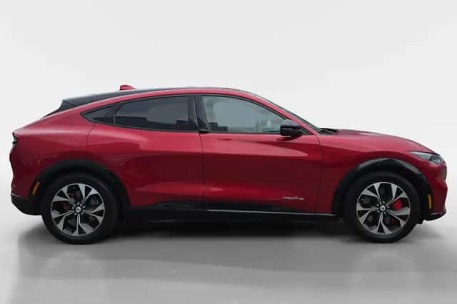 Ford Mustang Mach-E (2021) thumbnail 4
