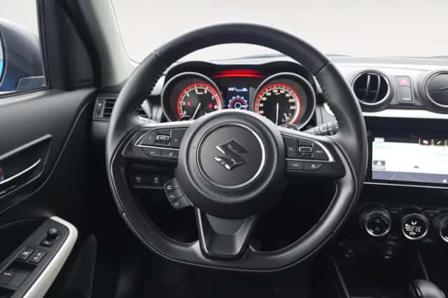 Suzuki Swift (2018) thumbnail 11