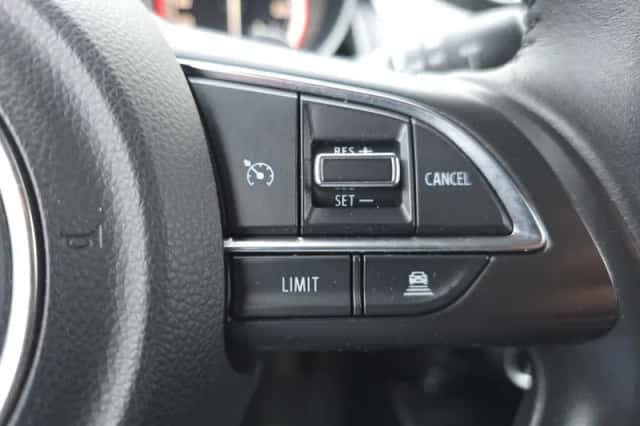 Suzuki Swift (2018) thumbnail 16