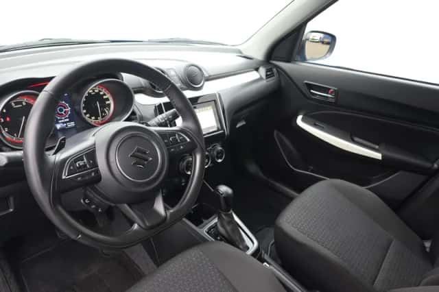 Suzuki Swift (2018) thumbnail 10