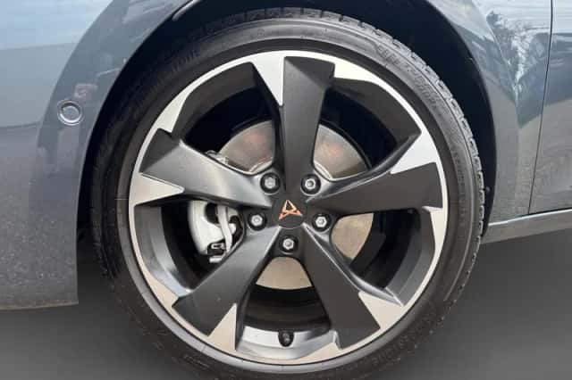 CUPRA Leon (2025) thumbnail 2